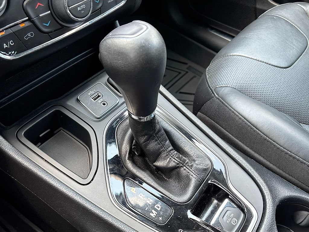 Used 2020 Jeep Cherokee Limited FWD image 15