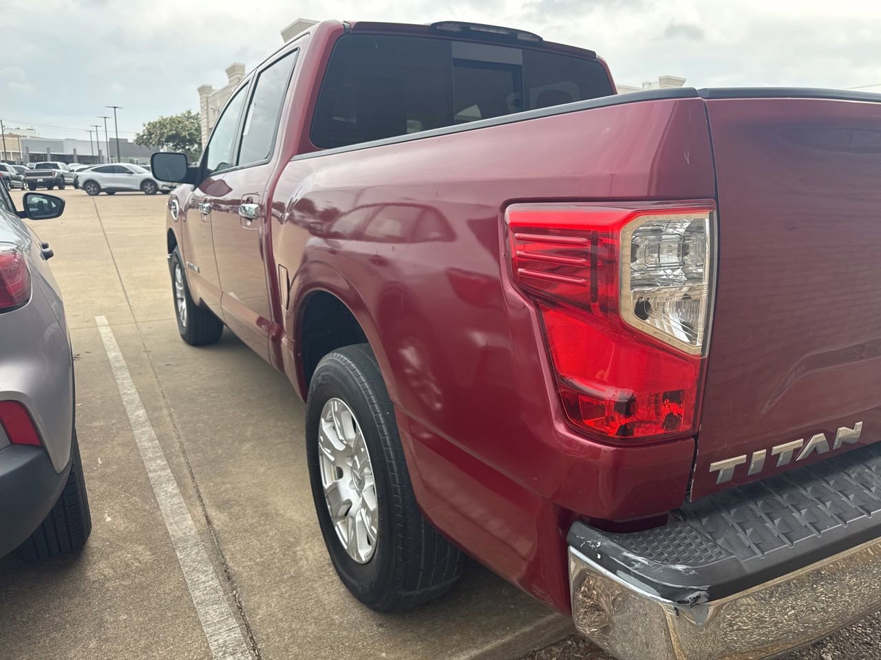 Used 2017 Nissan Titan SV AWD/4WD image 7