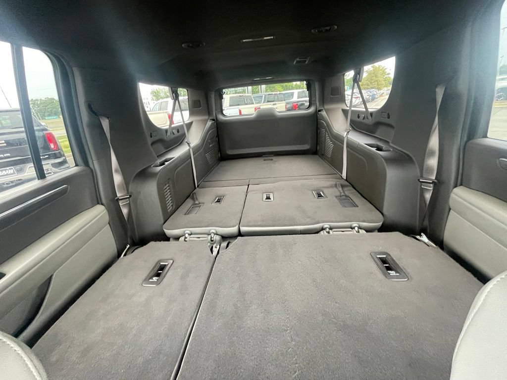 Used 2025 Chevrolet Suburban LT RWD image 20