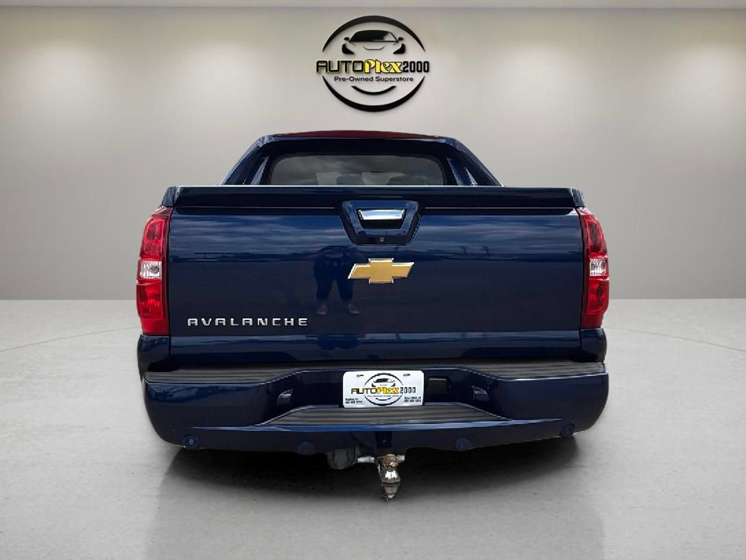 Used 2013 Chevrolet Avalanche LT w/ All-Star Edition AWD/4WD image 4