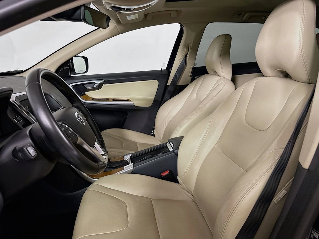 Used 2017 Volvo XC60 T5 Inscription w/ Preferred Option Package FWD image 8