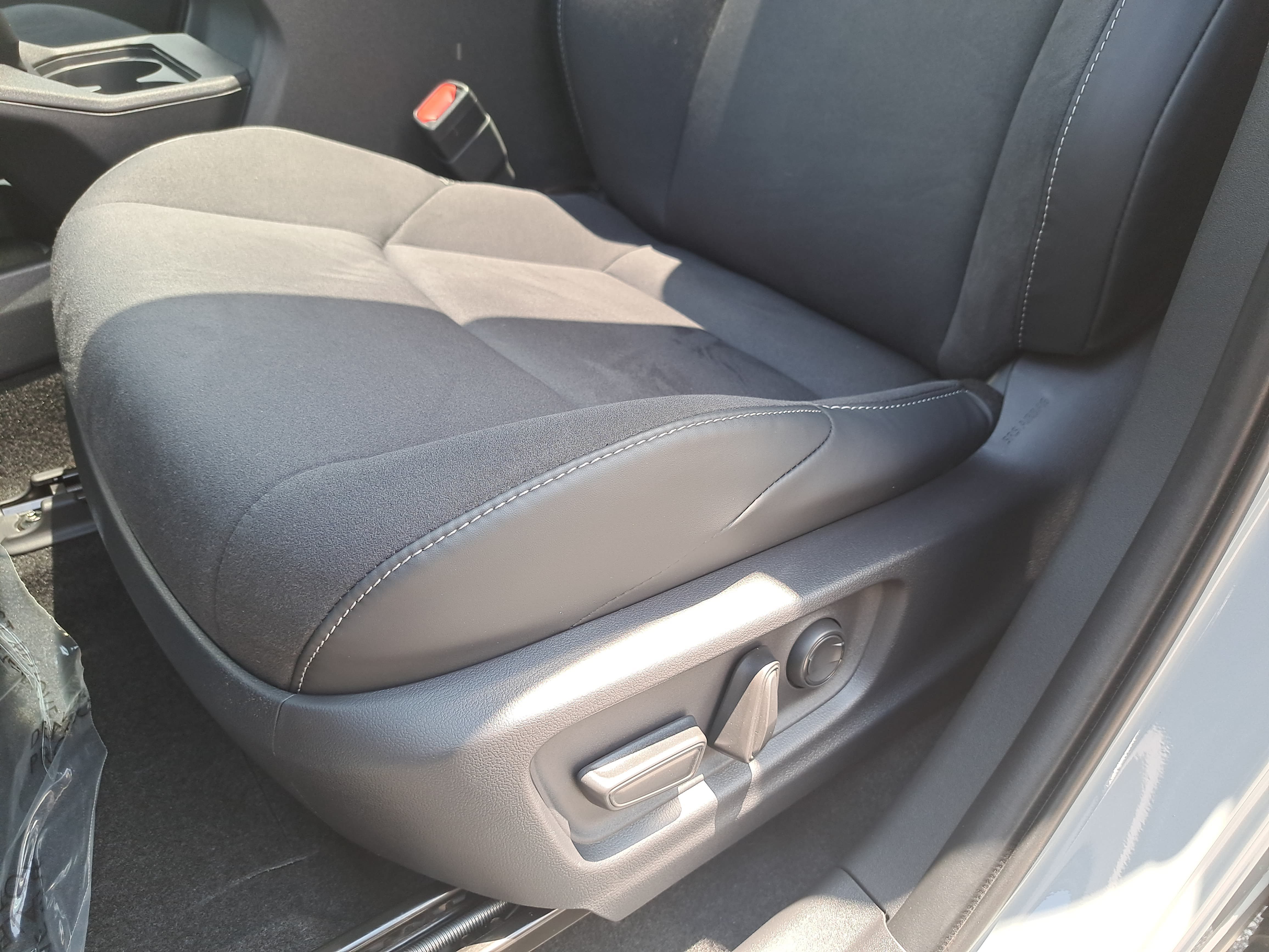 Used 2026 Toyota C-HR AWD/4WD image 30