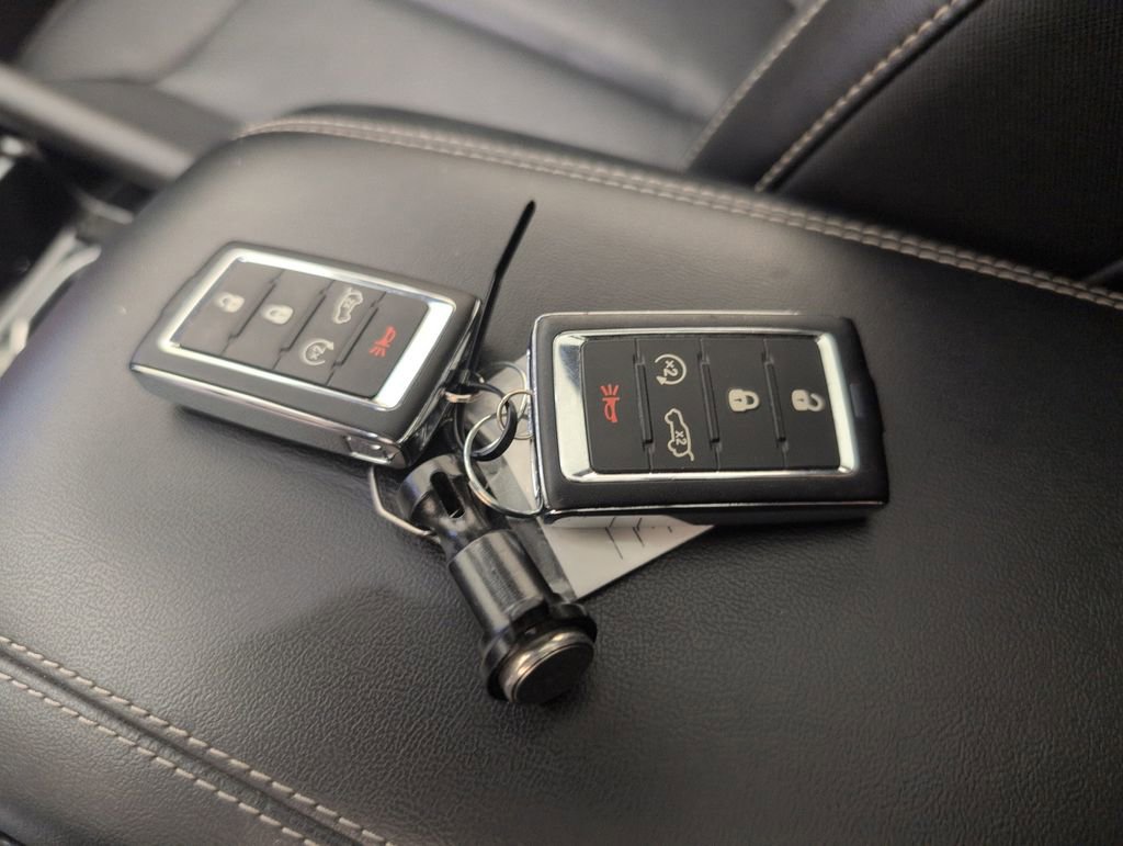 Used 2022 Jeep Grand Cherokee Limited image 35