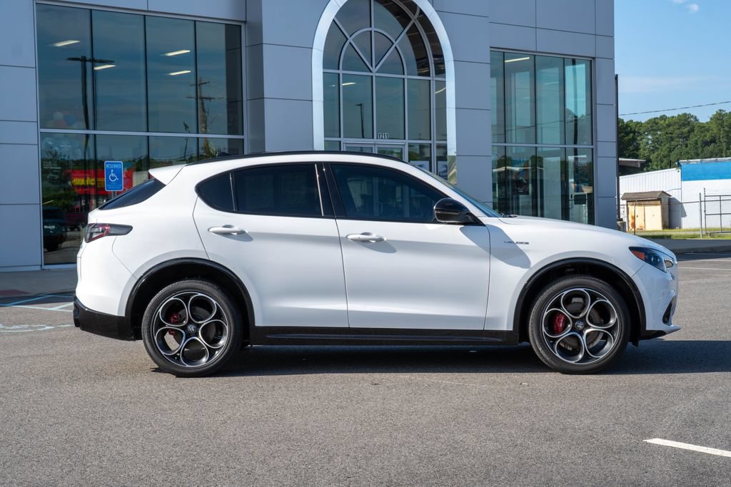 Used 2024 Alfa Romeo Stelvio Veloce AWD/4WD image 7