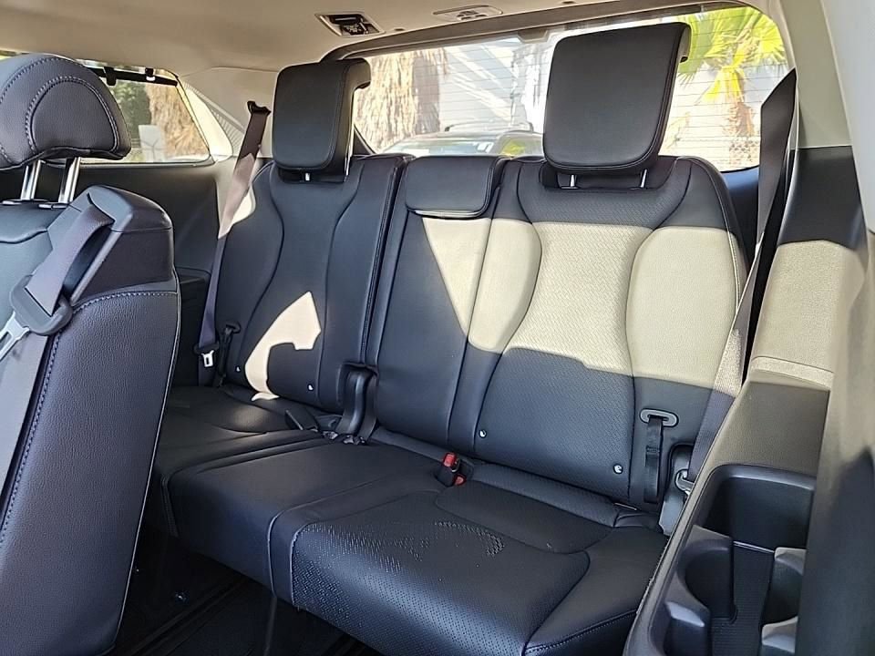 Used 2025 Kia Carnival SX Prestige image 25