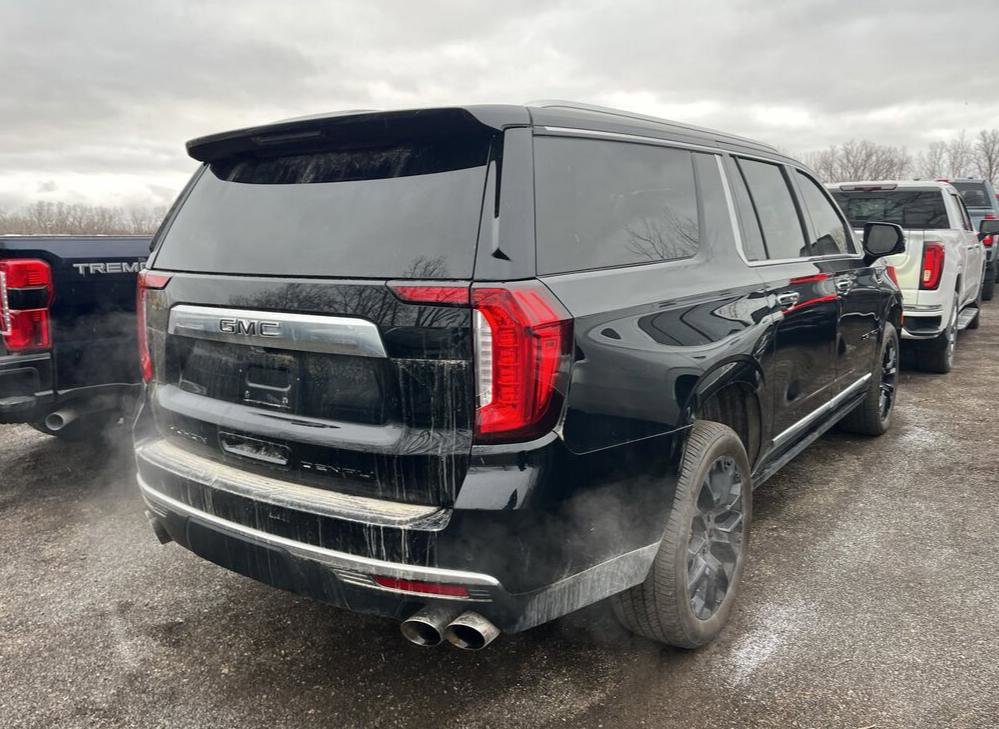 Used 2023 GMC Yukon XL Denali w/ Denali Reserve Package image 2