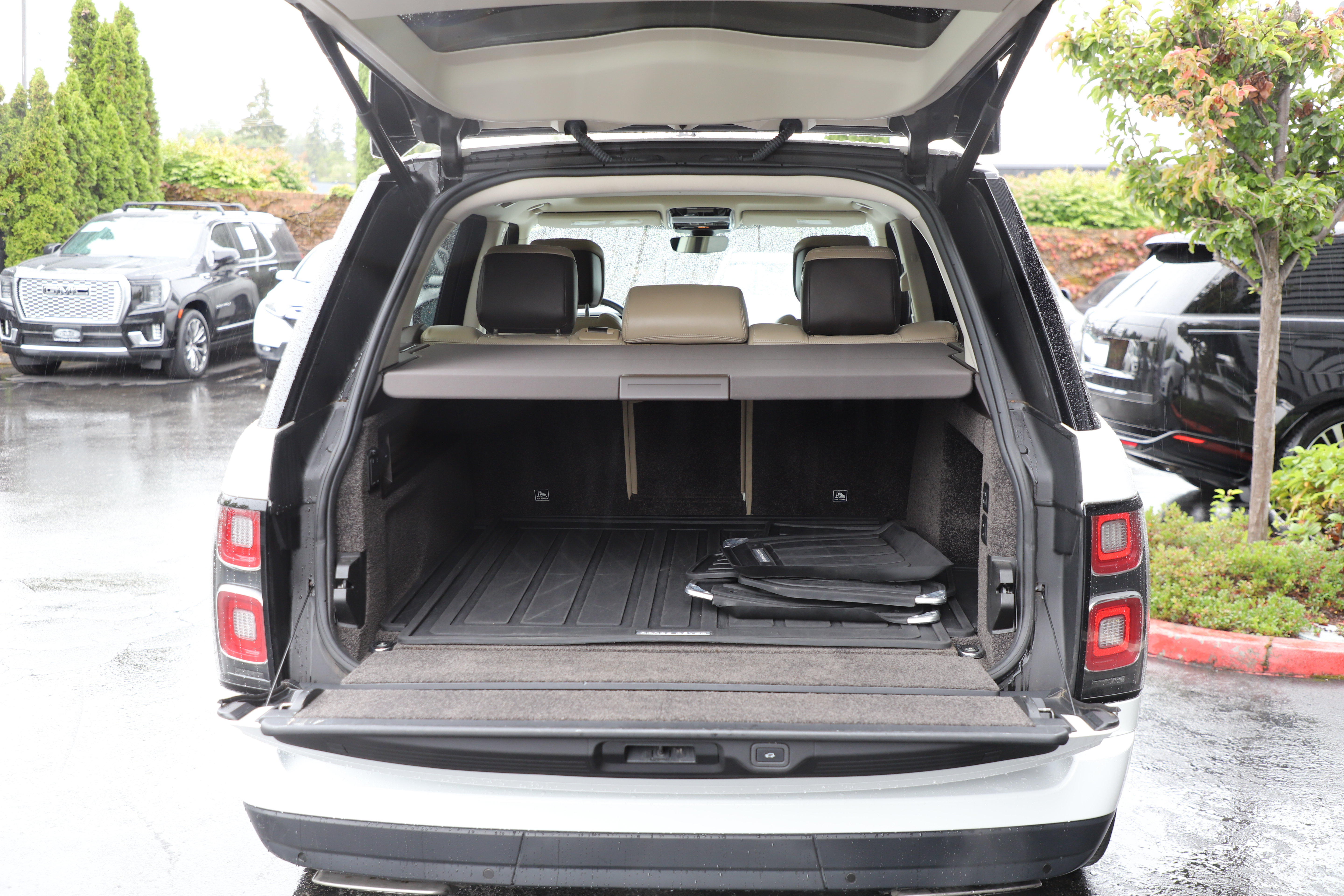 Used 2018 Land Rover Range Rover Supercharged AWD/4WD image 16