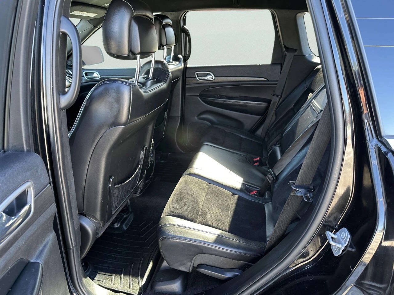 Used 2018 Jeep Grand Cherokee Laredo RWD image 12
