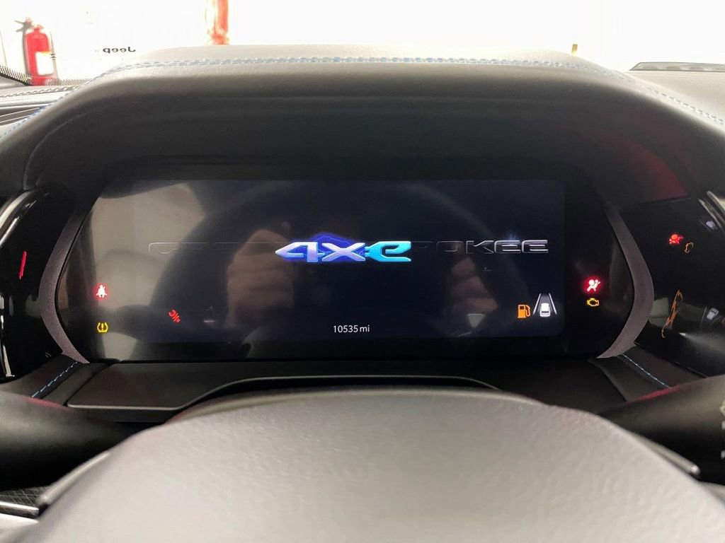 Used 2022 Jeep Grand Cherokee Trailhawk w/ Luxury Tech Group III image 42