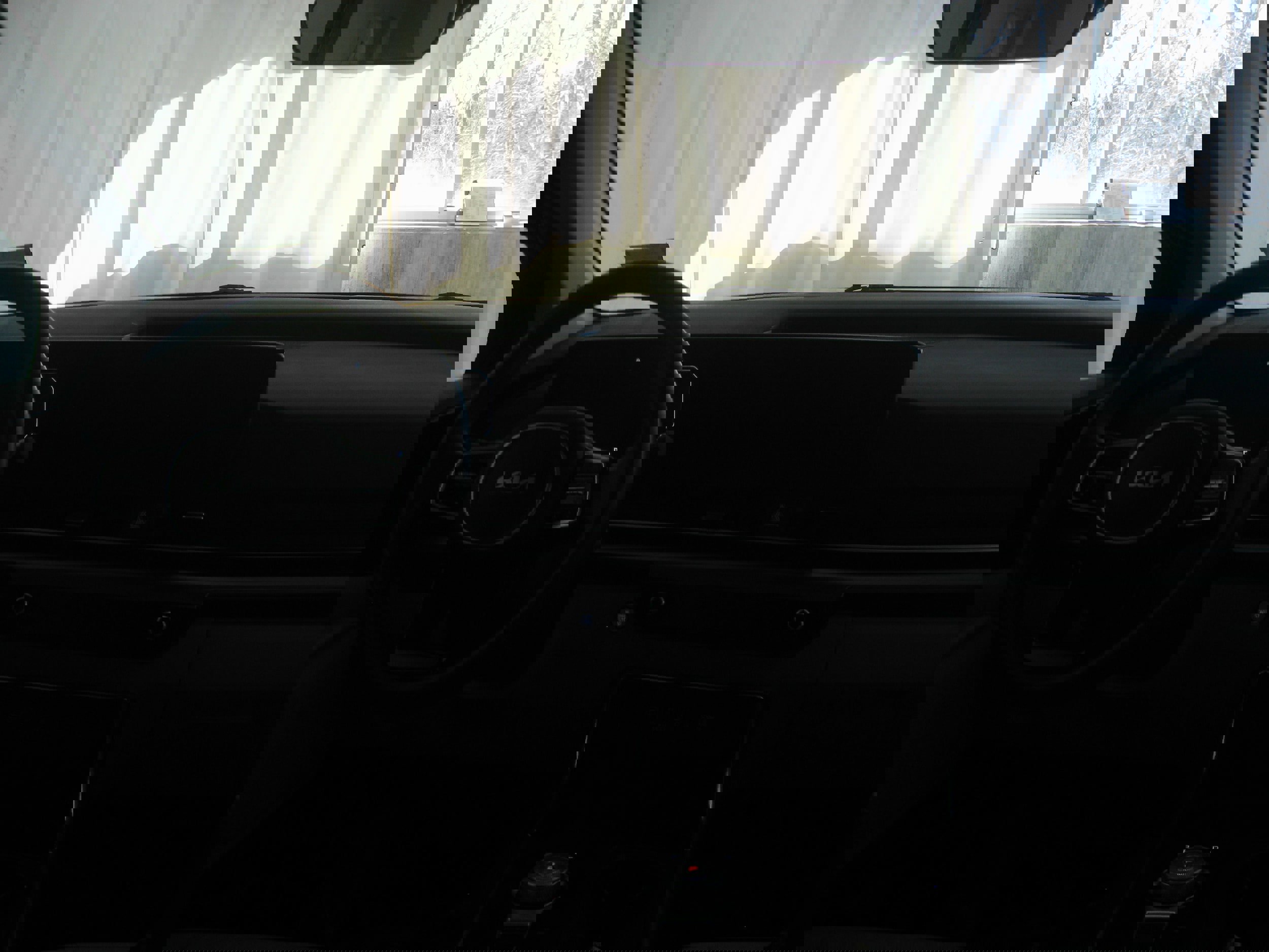 Used 2025 Kia Carnival SX w/ SX Dark Edition Package image 2