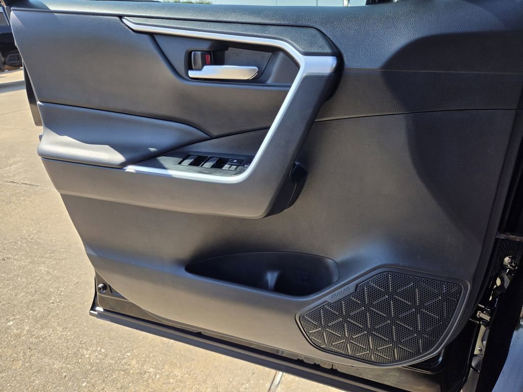 Used 2025 Toyota RAV4 XLE w/ Convenience Package FWD image 26