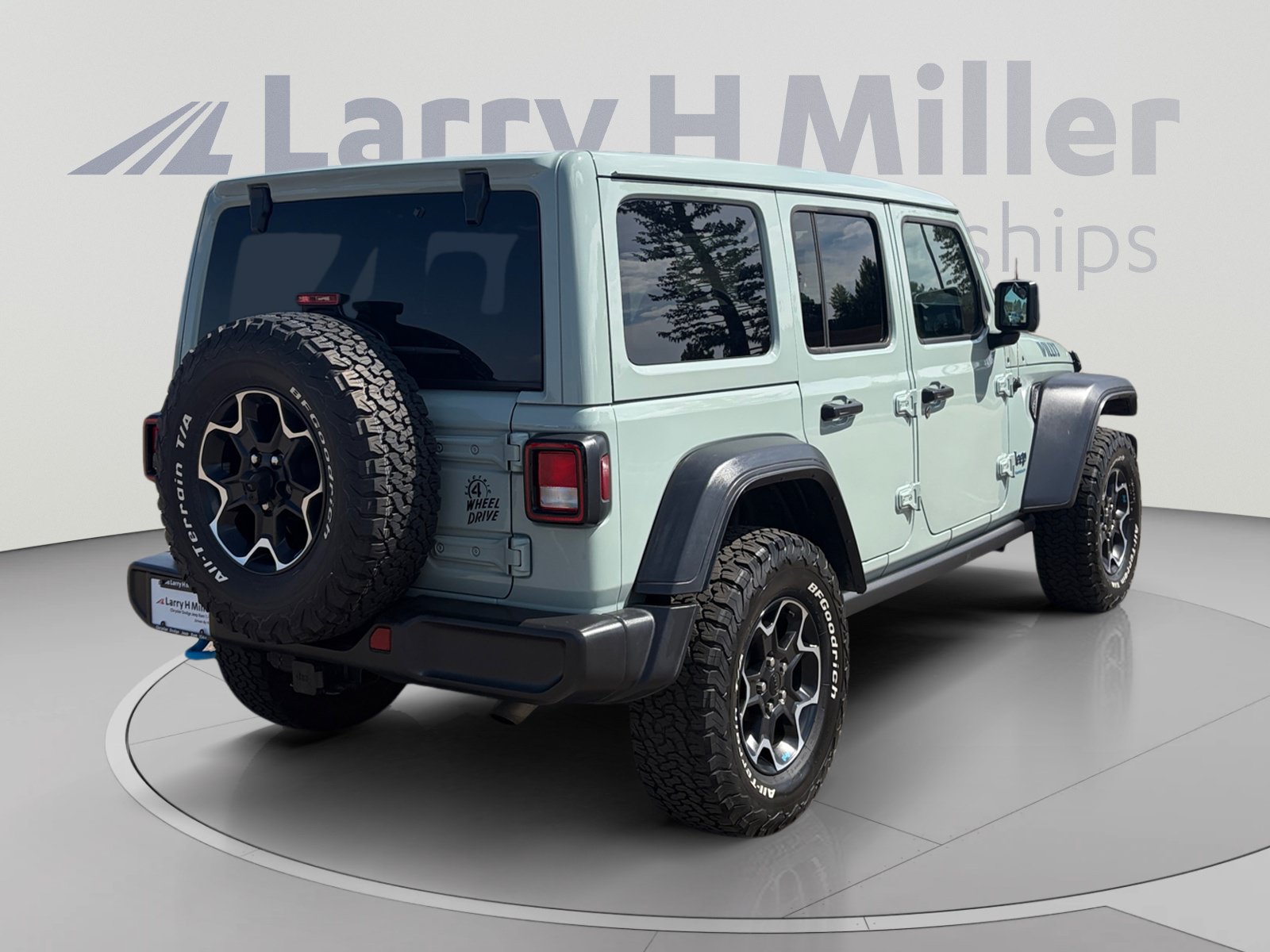 Used 2023 Jeep Wrangler Unlimited w/ Sun & Screen Package AWD/4WD image 6