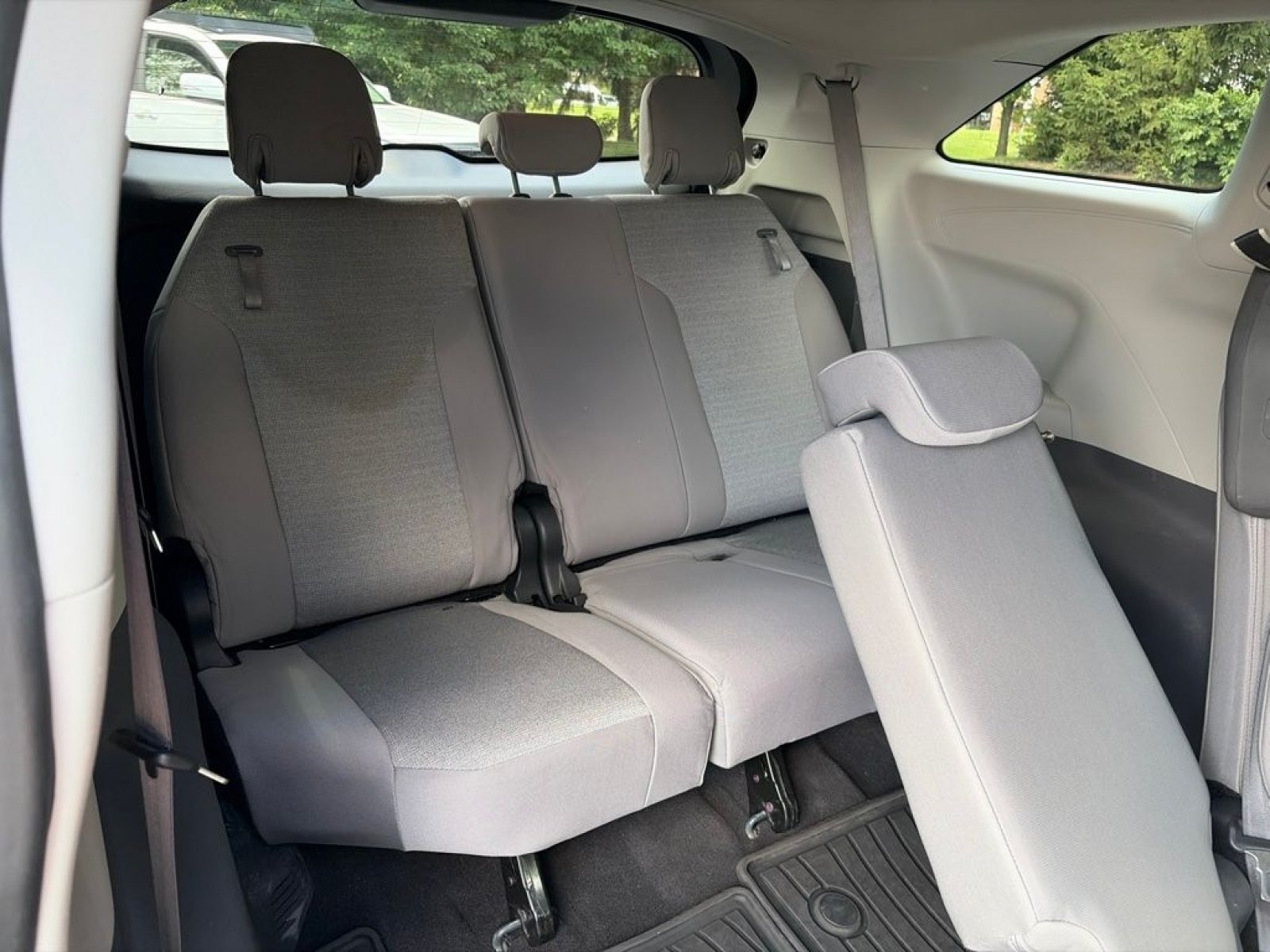 Used 2024 Toyota Sienna LE AWD/4WD image 26