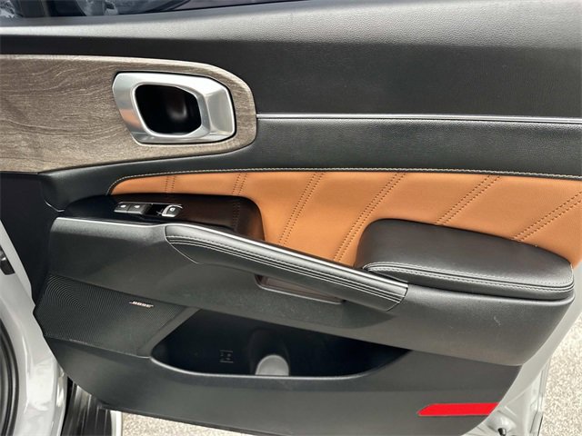 Used 2022 Kia Sorento SX Prestige w/ Rust Color Package image 16