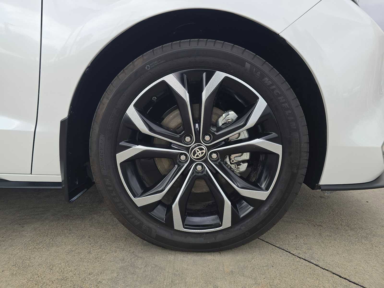 Used 2025 Toyota Sienna Platinum image 9
