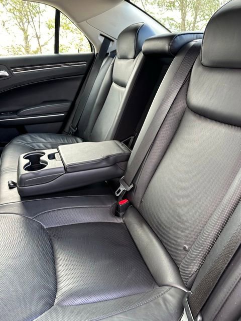 Used 2018 Chrysler 300 Limited image 18