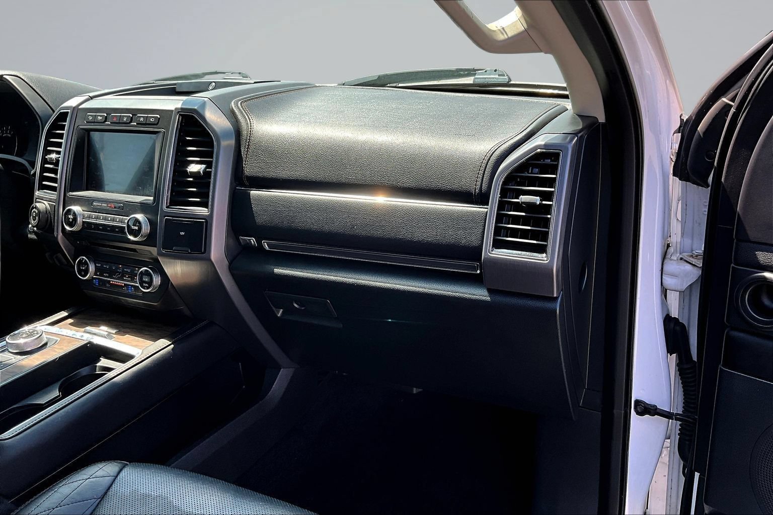 Used 2018 Ford Expedition Platinum AWD/4WD image 23