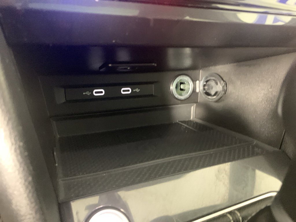 Used 2024 Volkswagen Tiguan SE R-Line image 25