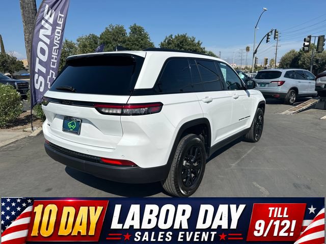 Used 2024 Jeep Grand Cherokee Altitude AWD/4WD image 7