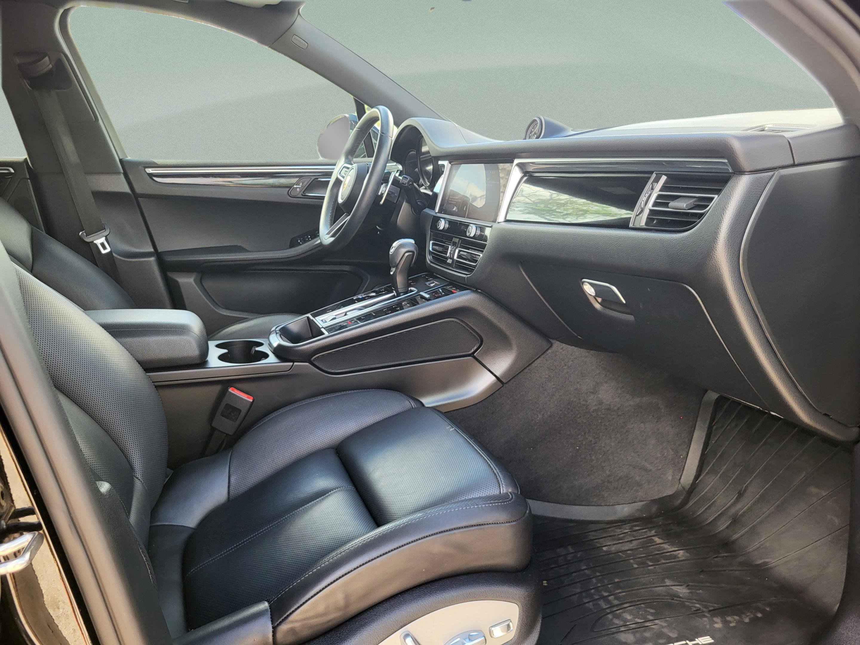 Used 2023 Porsche Macan AWD/4WD image 29