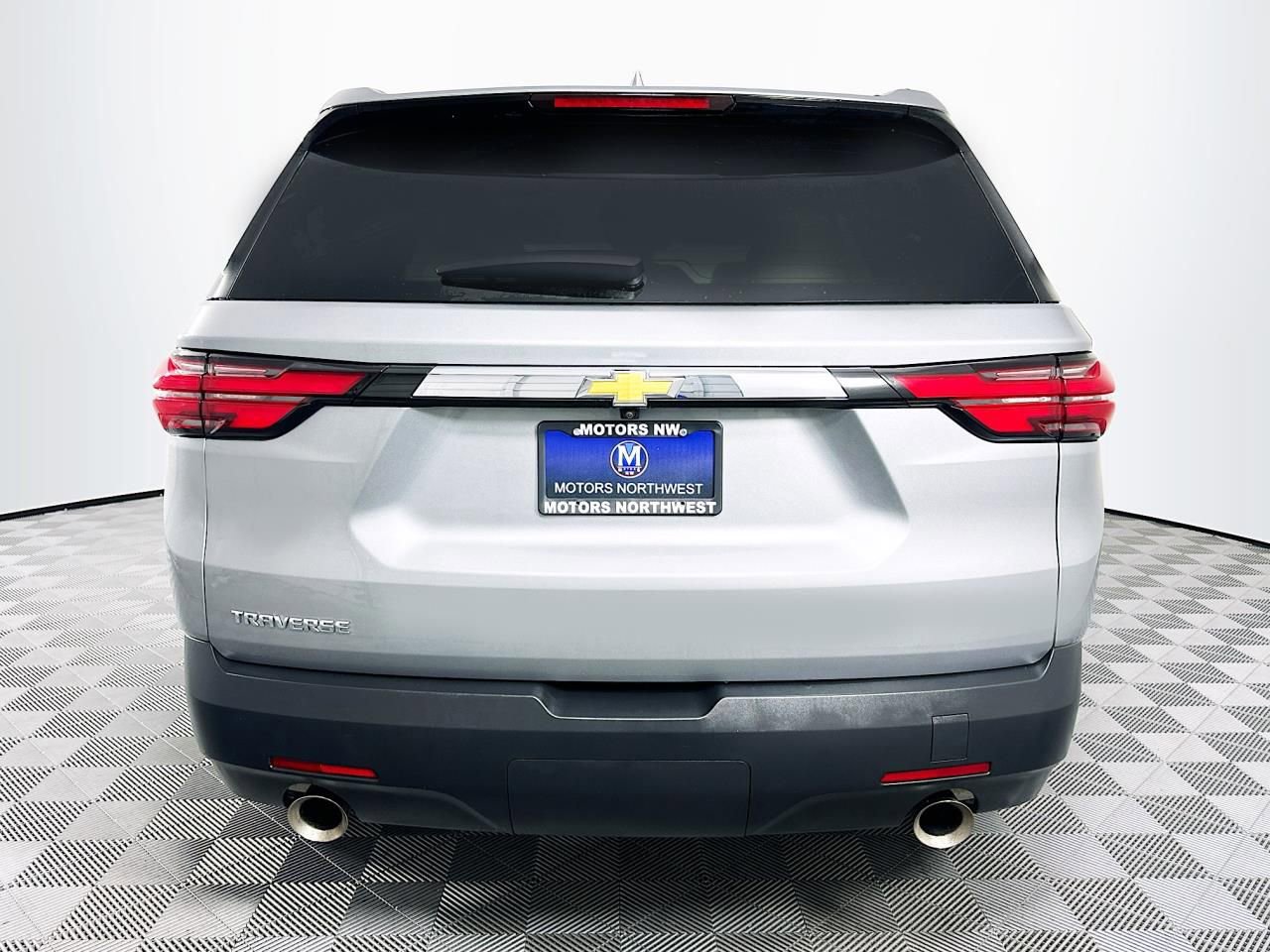 Used 2023 Chevrolet Traverse LS image 10