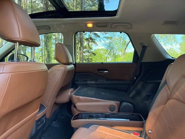 Used 2022 Nissan Pathfinder Platinum w/ Lighting Package (N93) AWD/4WD image 21