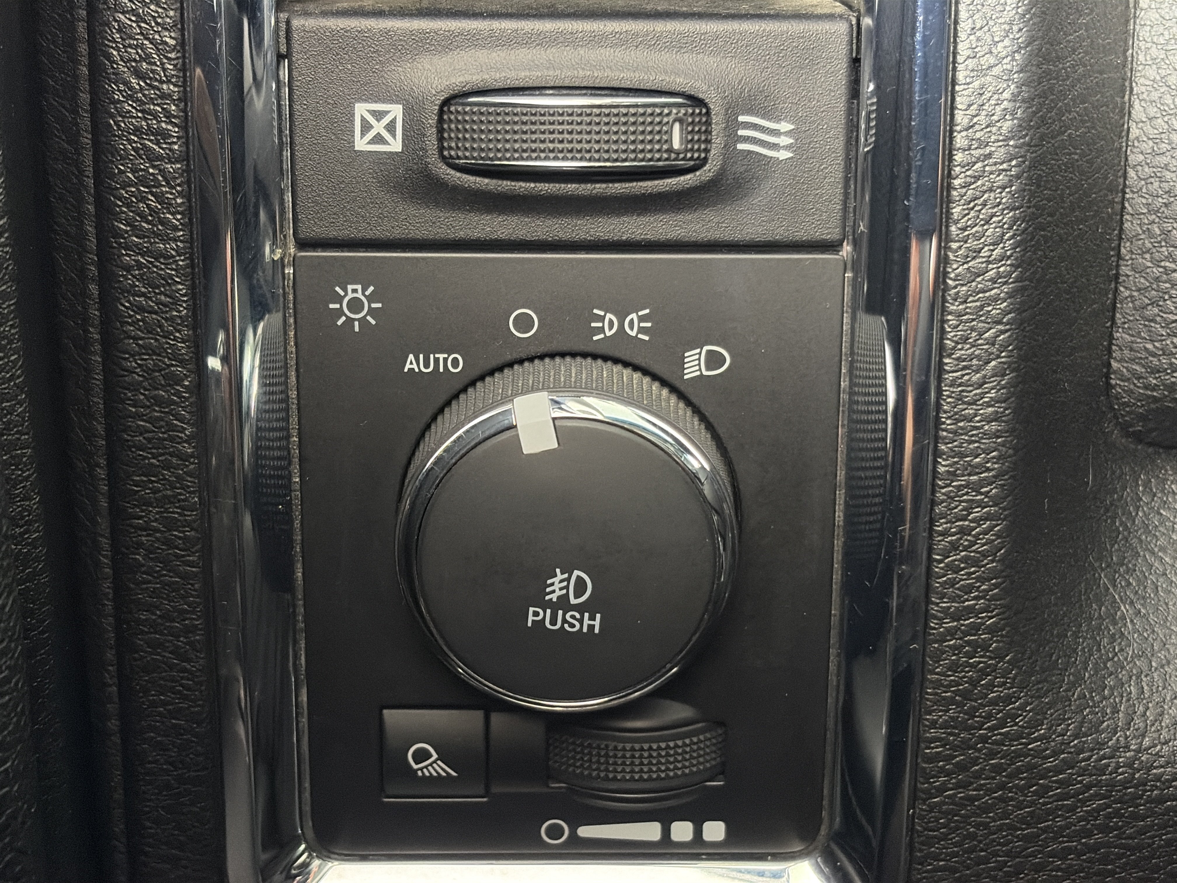 Used 2017 RAM 1500 Laramie AWD/4WD image 37
