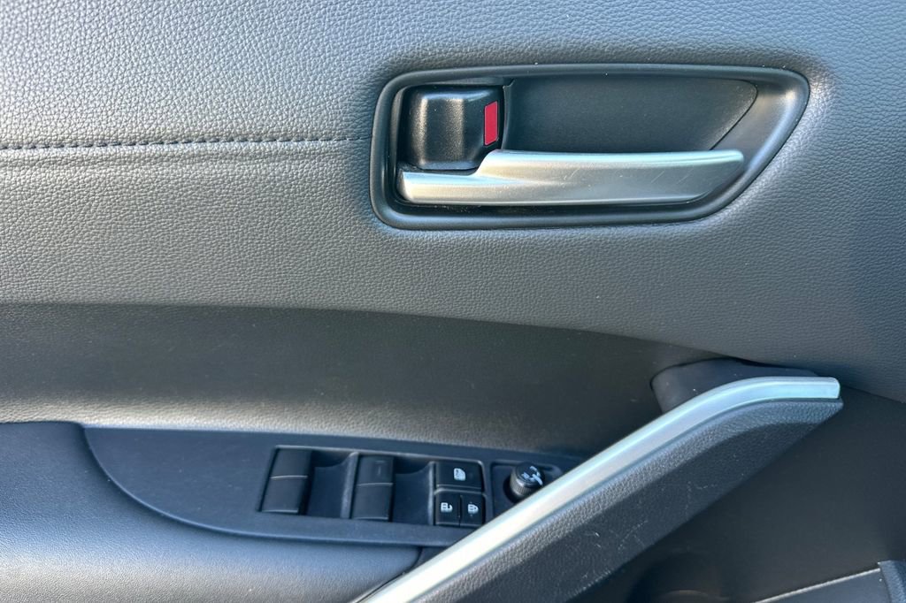 Used 2023 Toyota Corolla Cross XLE w/ Convenience Package image 11