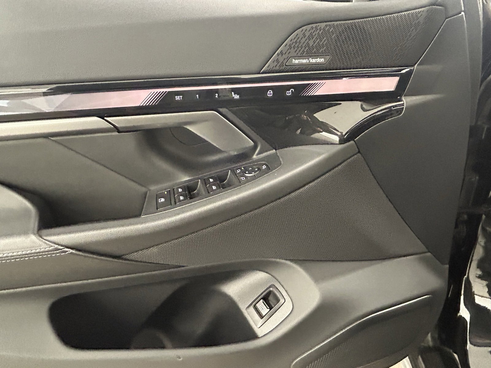 Used 2024 BMW i5 eDrive40i w/ Premium Package image 25