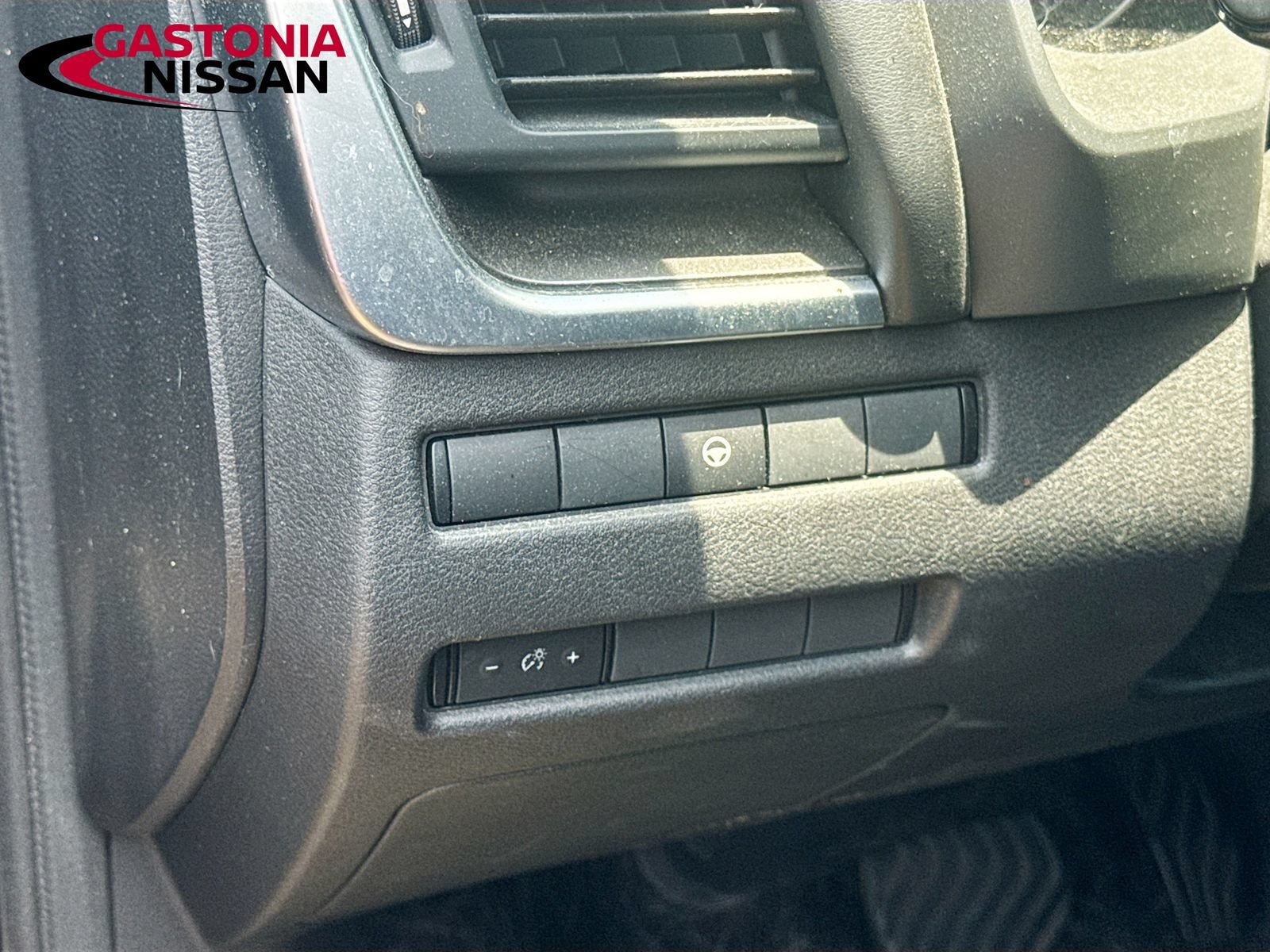Used 2023 Nissan Rogue SV FWD image 13