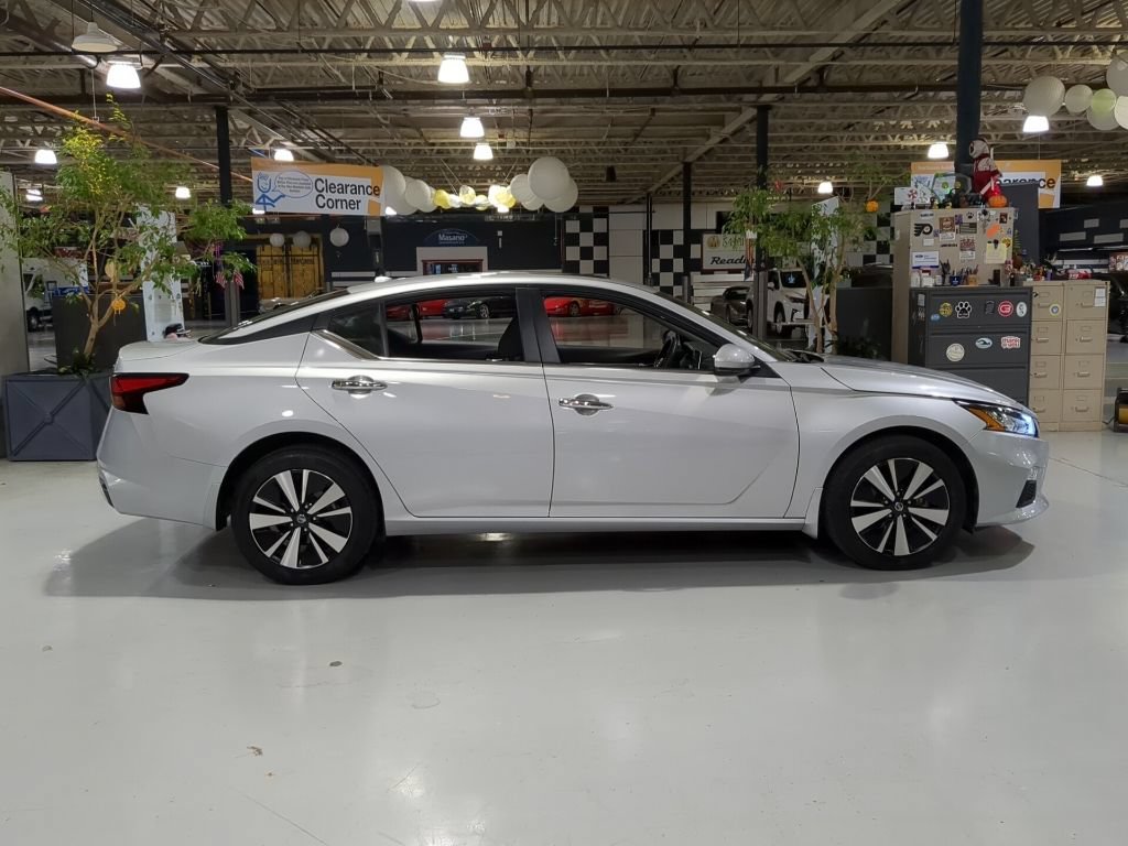 Used 2022 Nissan Altima 2.5 SV w/ SV Premium Package AWD/4WD image 7