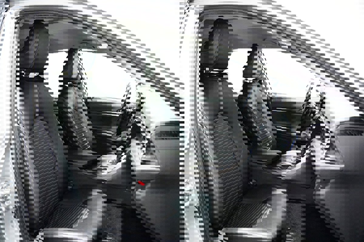 Used 2021 Toyota Camry SE w/ Carpet Mat Package (TMS) image 9