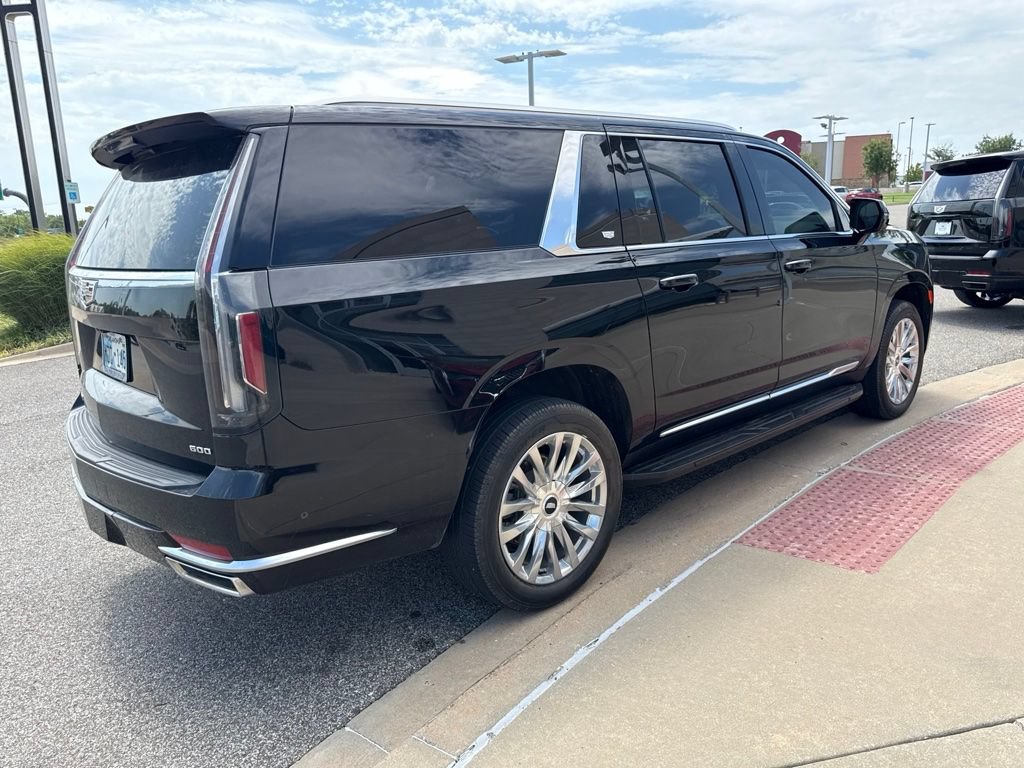 Used 2023 Cadillac Escalade ESV Premium Luxury AWD/4WD image 4