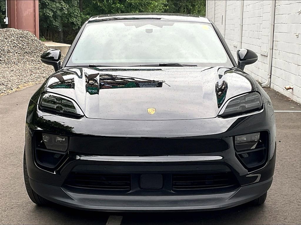 Certified 2024 Porsche Macan 4 Electric image 8