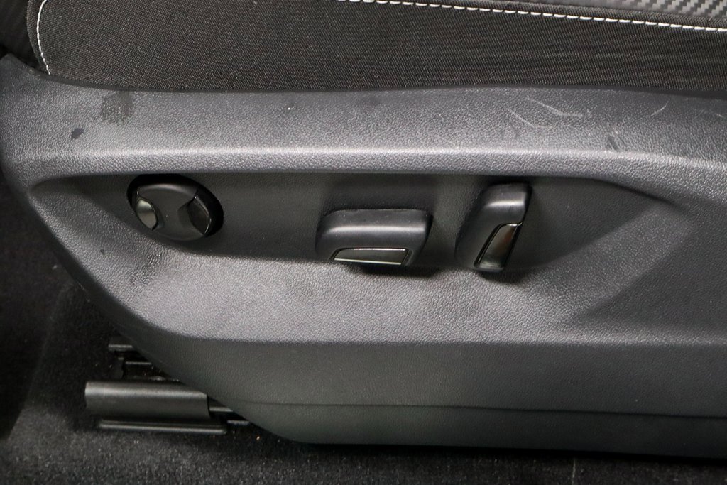 Used 2025 Volkswagen Atlas Cross Sport SE image 25