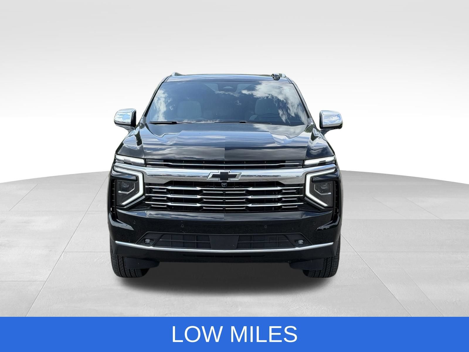 Used 2025 Chevrolet Suburban Premier AWD/4WD image 12
