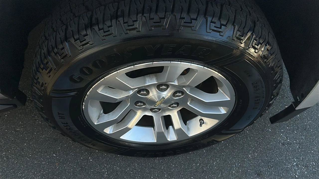 Used 2020 Chevrolet Suburban LT AWD/4WD image 19
