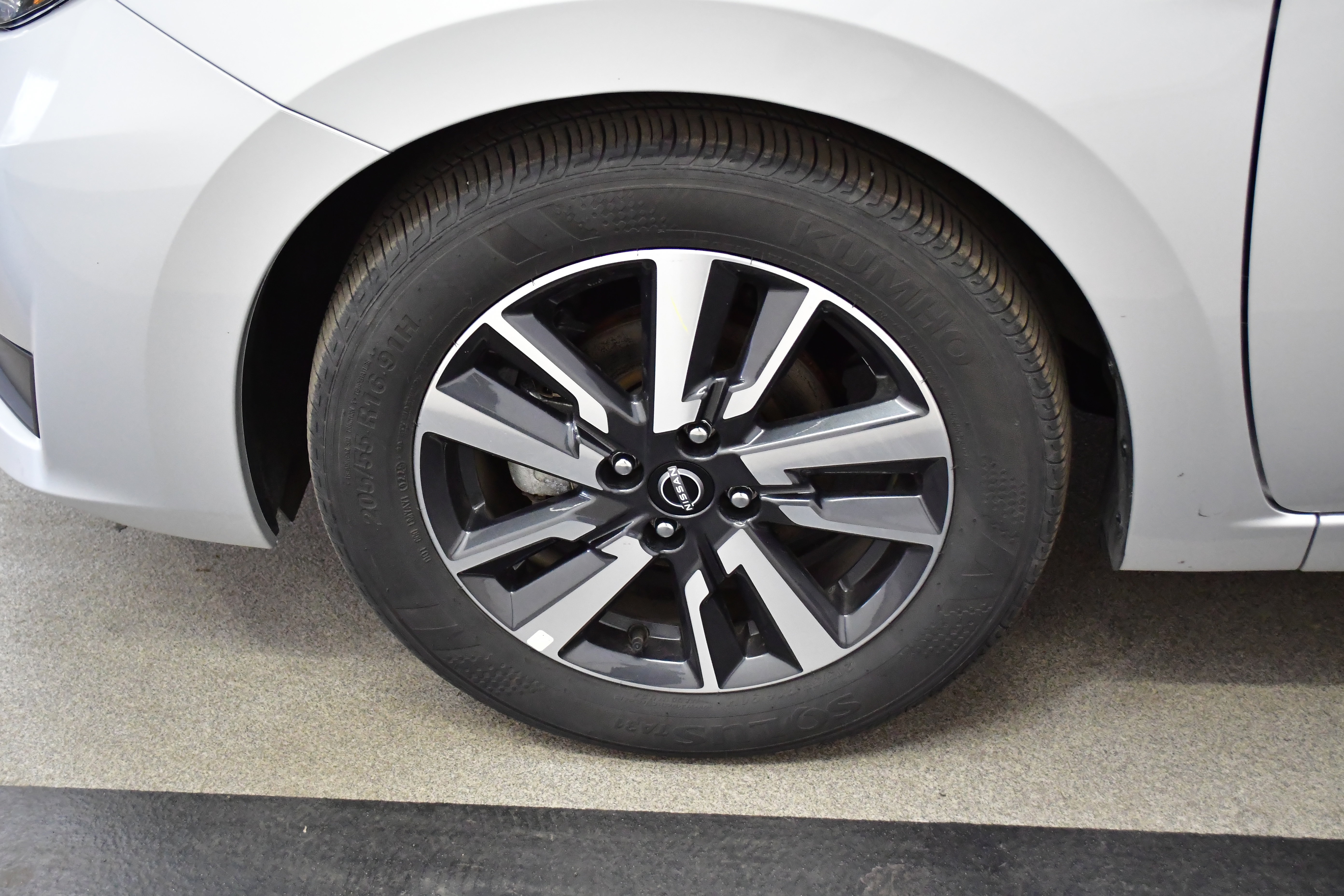 Used 2025 Nissan Versa SV image 34