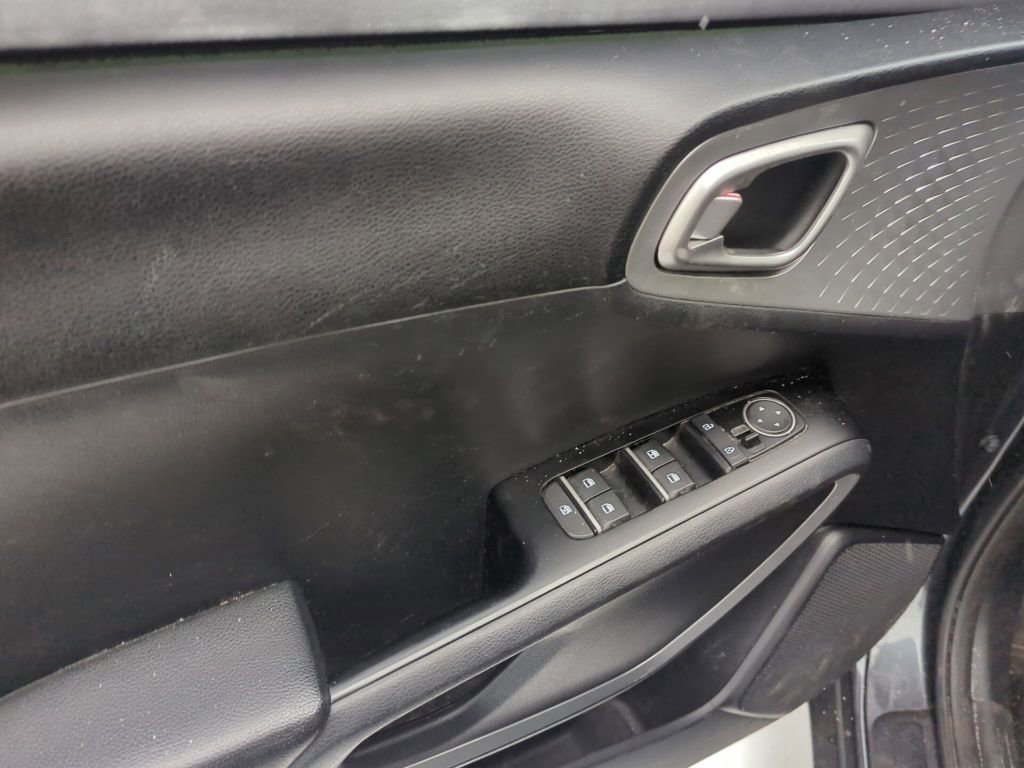 Used 2022 Kia Soul LX w/ Technology Package image 8