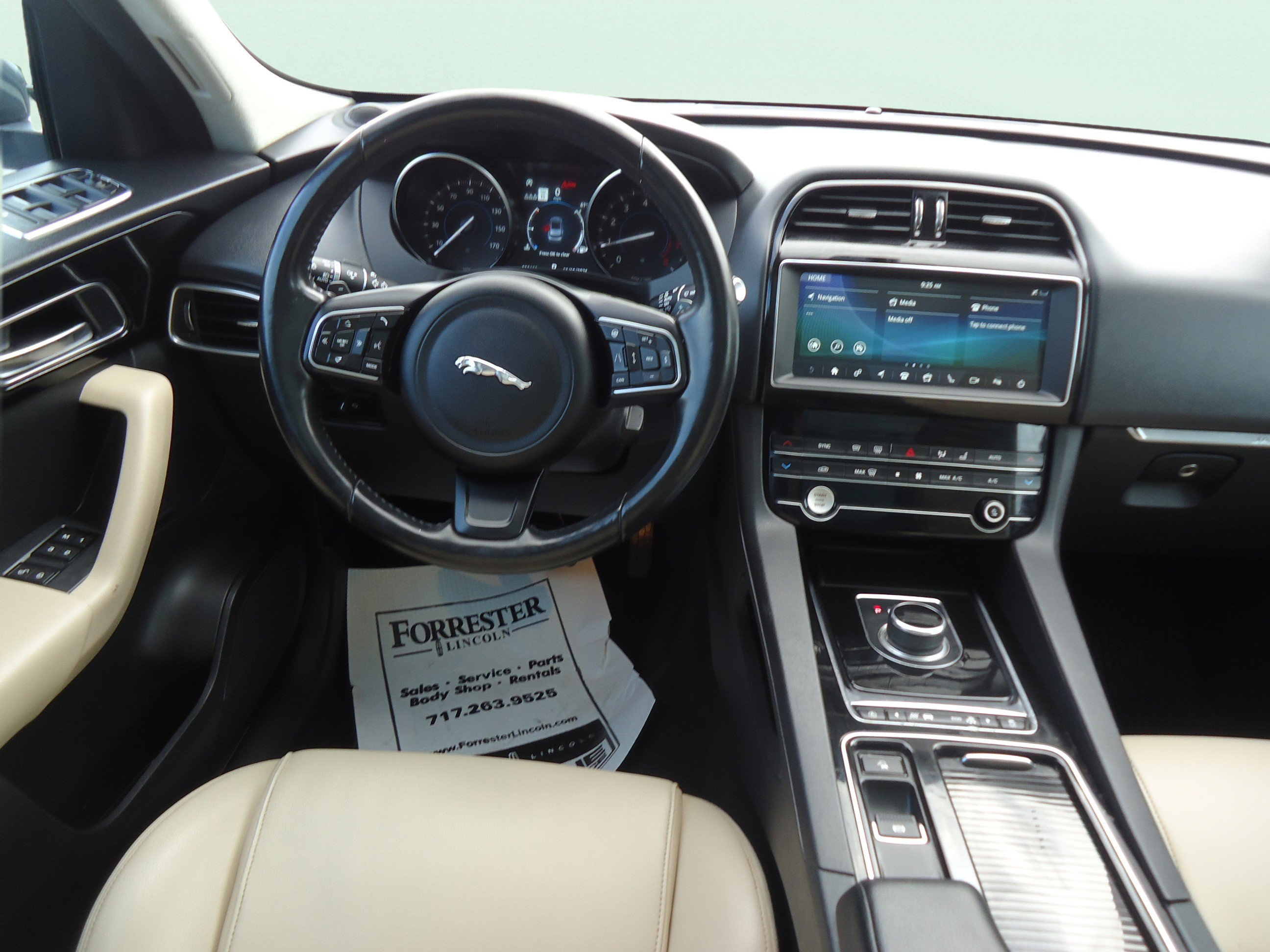 Used 2020 Jaguar F-PACE Premium AWD/4WD image 11