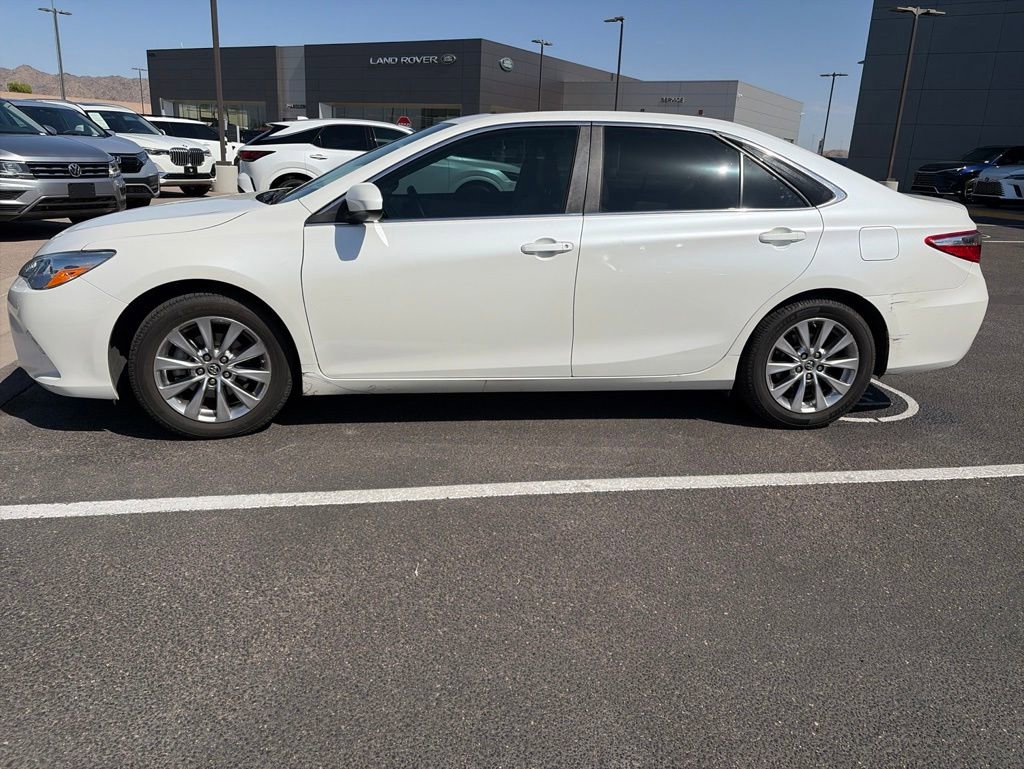 Used 2015 Toyota Camry XLE w/ Moonroof Package FWD image 5
