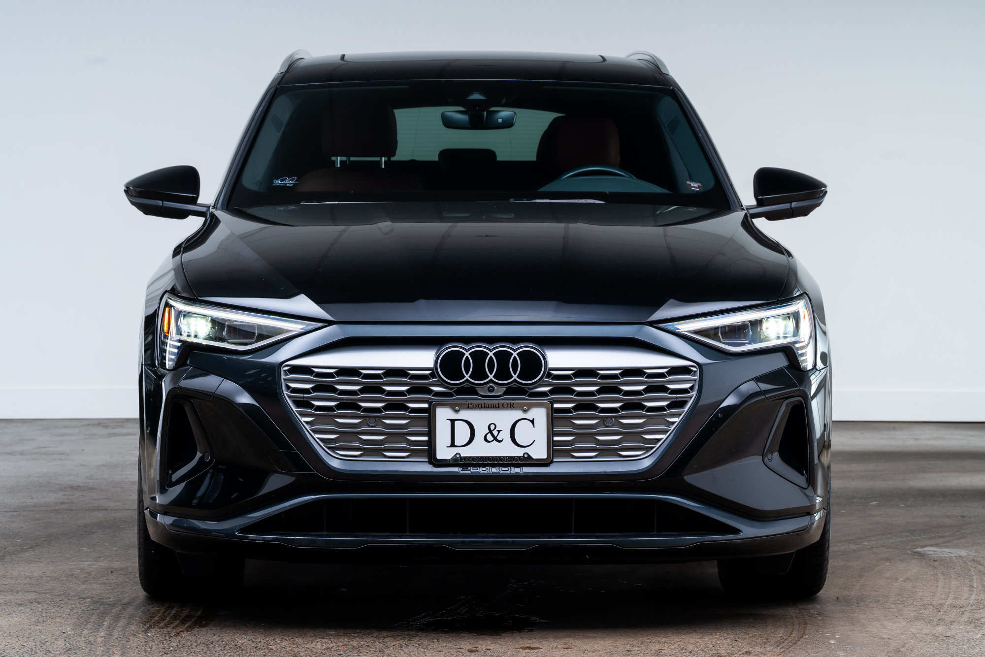 Used 2024 Audi Q8 e-tron Premium Plus w/ Premium Plus Package AWD/4WD image 2