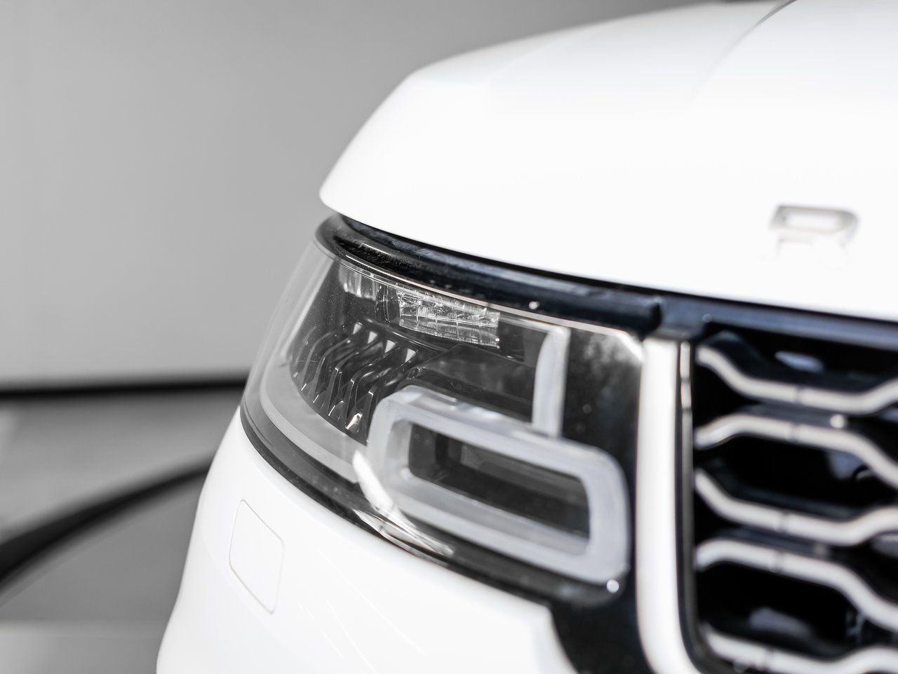 Used 2020 Land Rover Range Rover Sport HSE image 13