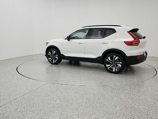 Certified 2025 Volvo XC40 B5 Ultra AWD/4WD image 7