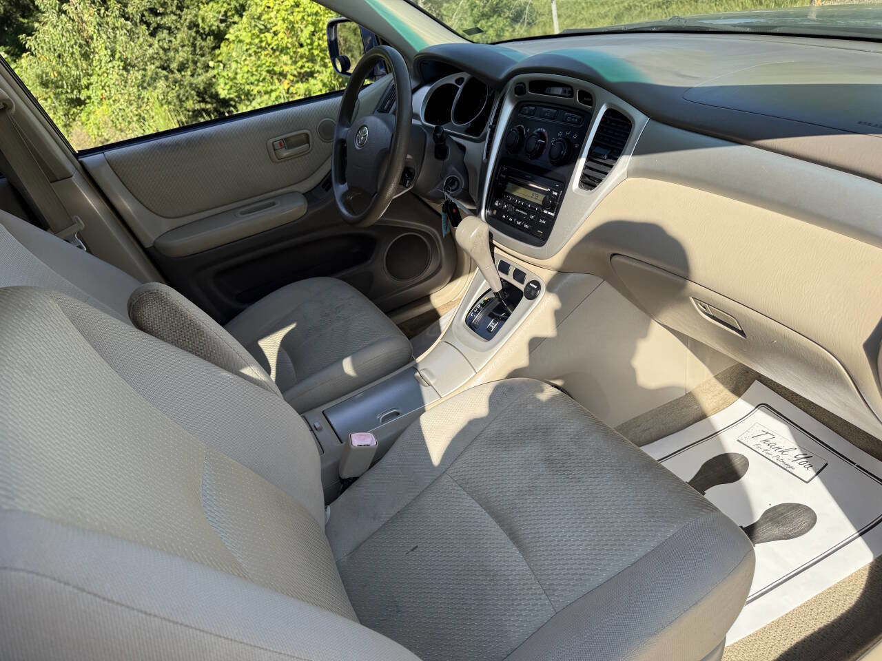 Used 2005 Toyota Highlander 2WD w/ 3rd Row image 11