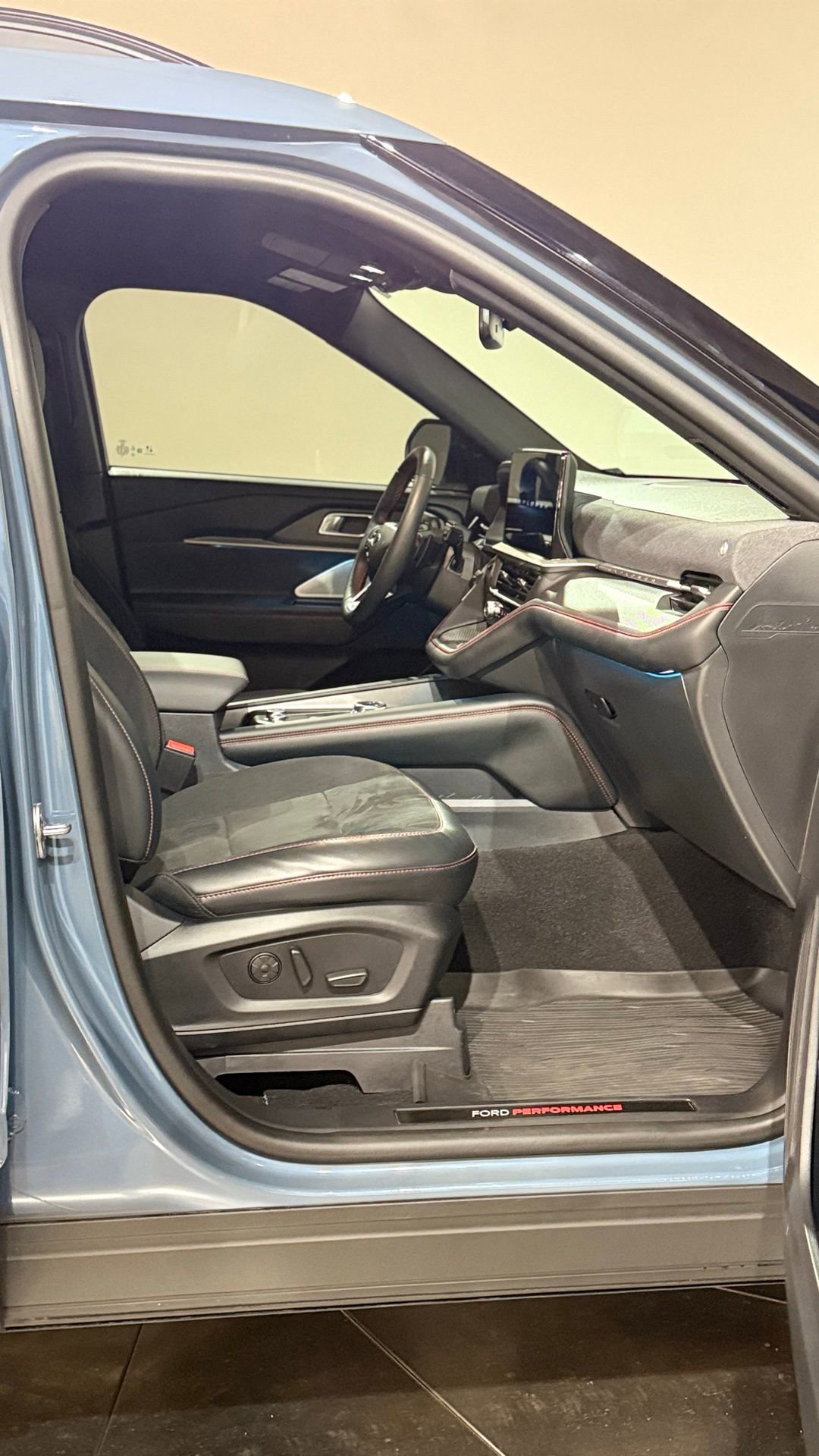 Used 2025 Ford Explorer ST w/ Sun And Sound Package image 61