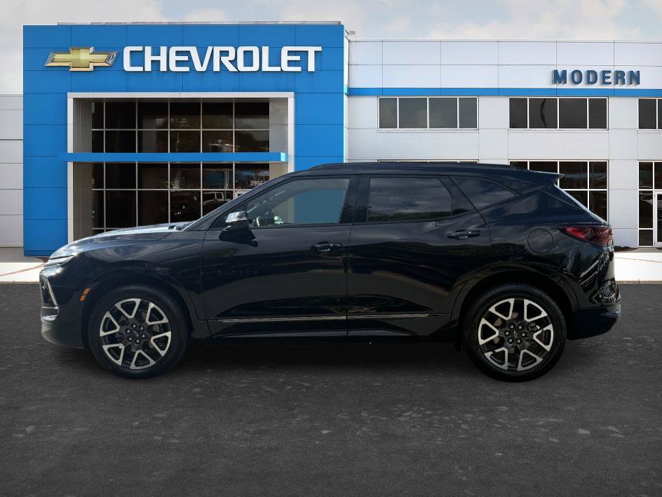 Used 2023 Chevrolet Blazer RS w/ Enhanced Convenience Package FWD image 2