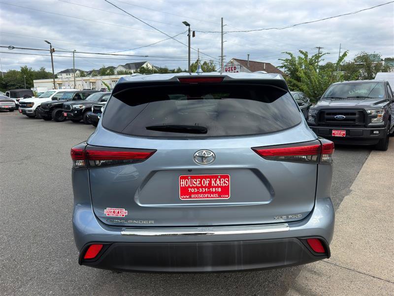 Used 2022 Toyota Highlander XLE AWD/4WD image 3