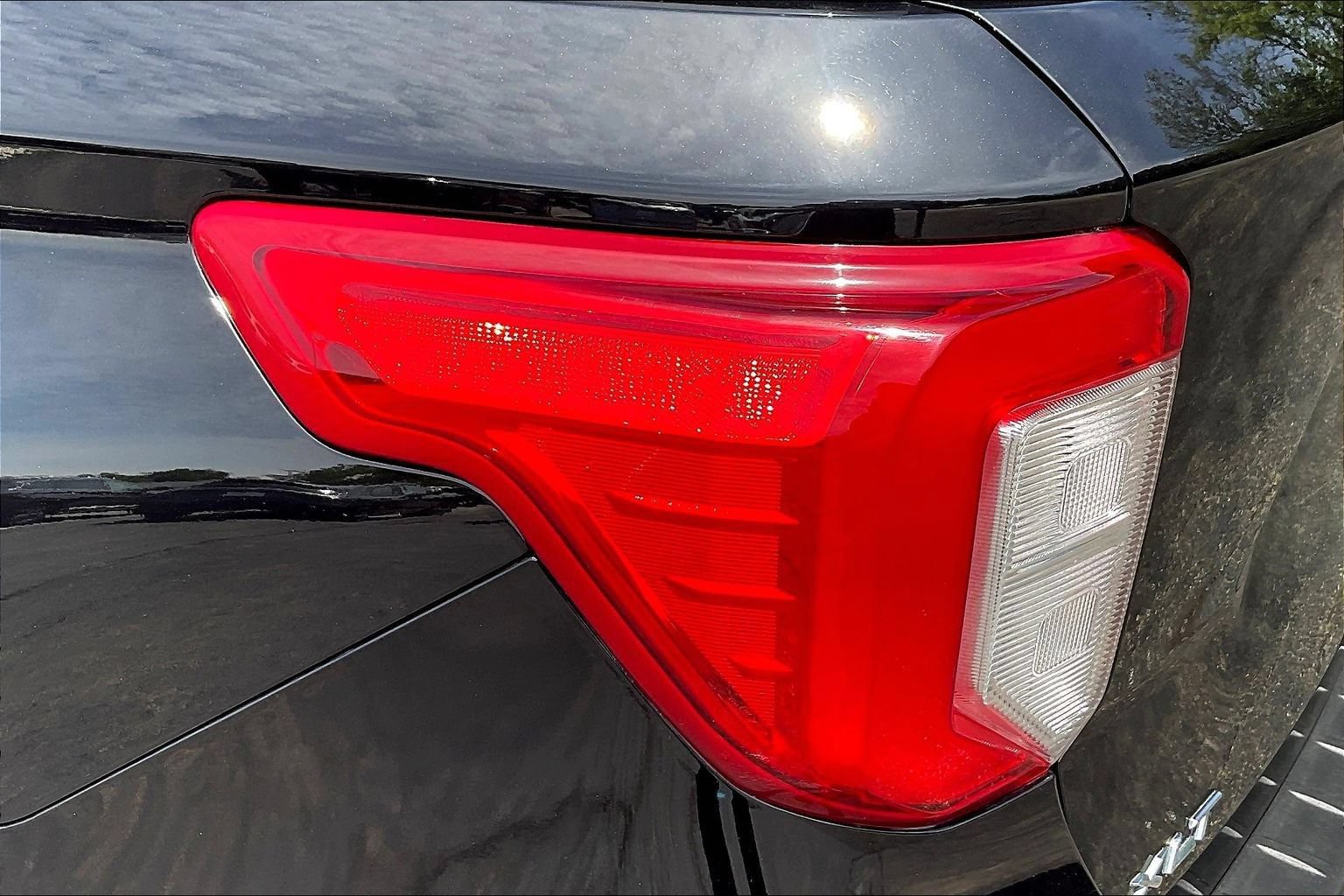 Used 2020 Ford Explorer XLT w/ Equipment Group 202A AWD/4WD image 22