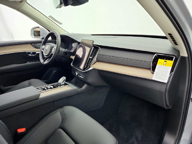 New 2026 Volvo XC90 T8 Plus w/ Protection Package Premier AWD/4WD image 13